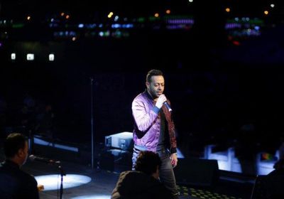 بالفيديو.. تامر عاشور يشعل حماس جمهوره في حفله الأول في جدة