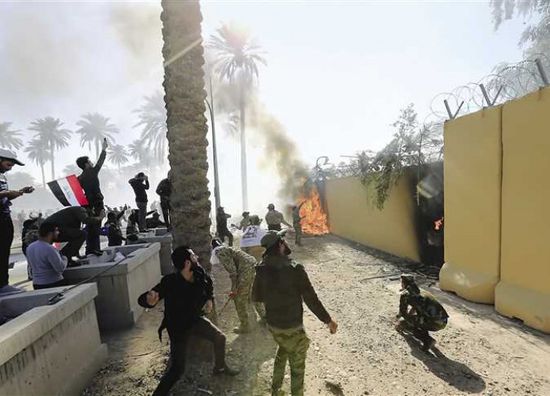 صحفي عن استهداف السفارة الأمريكية ببغداد: قادة المليشيات اشتاقوا للقاء سليماني