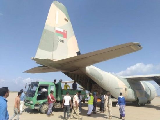 مساعدات عمانية لمتضرري بافان بسقطرى