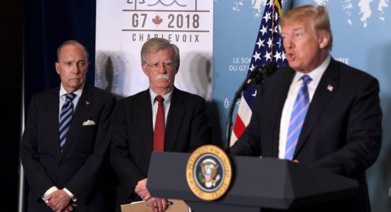 صحيفة: ترامب أبلغ بولتون بأنه يريد مواصلة تجميد المساعدات الأمنية لأوكرانيا