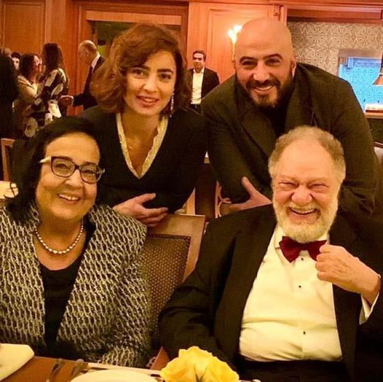 مجدي الهواري يهنئ يحيى الفخراني بعد تكريمه بمهرجان أبو ظبي