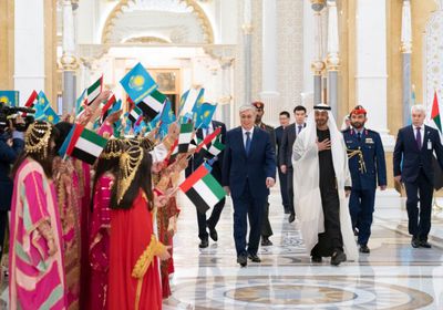 محمد بن زايد يرحب برئيس كازاخستان في أول زيارة للإمارات