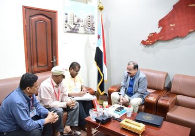 بن بريك يطلع على تحضيرات ندوة "الدفاع الجوي وسيادة الجنوب" 