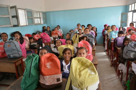 بدعم سعودي..توزيع 4 آلاف حقيبة مدرسية في أبين