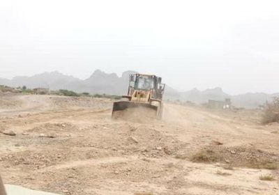 الحزام الأمني يعيد تأهيل طريق حبيل علاف بمسيمير لحج