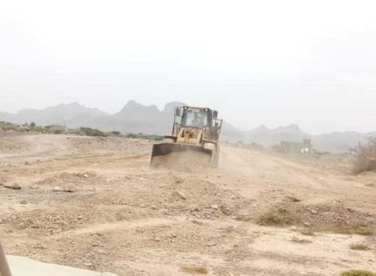 الحزام الأمني يعيد تأهيل طريق حبيل علاف بمسيمير لحج