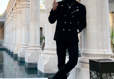 بالفيديو.. محمد رمضان يستعرض سلسلته الألماسية