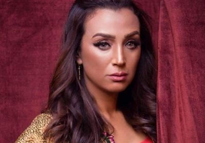 بالصور.. صفاء جلال بإطلالة كلاسيكية من المسرح في أحدث جلسة تصوير