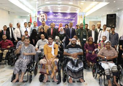 بالصور.. "زايد الإنسانية" توزع كراسي كهربائية على جرحى الجنوب بعدن
