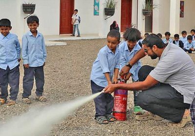 "خليفة الإنسانية" تنظم محاضرات توعوية بسقطرى عن كيفية استخدام طفايات الحريق &nbsp;