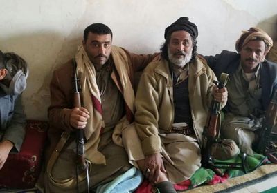 في إطار صفقة مشبوهة.. نجل العكيمي يصل صنعاء للقاء الحوثي