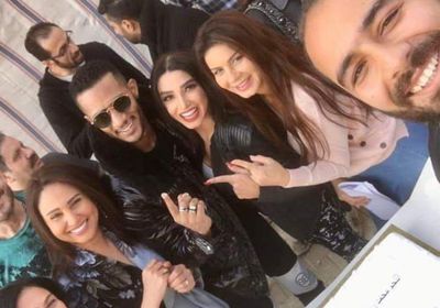نجلاء بدر بصحبة محمد رمضان وروجينا من كواليس "البرنس"