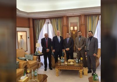 الخبجي يدعو واشنطن للضغط على حكومة الشرعية للإيفاء بالتزامتها