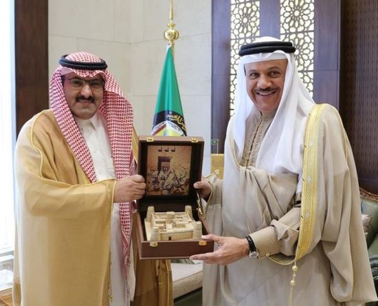 آل جابر يشيد بالدور الإيجابي لأمين عام مجلس التعاون الخليجي باليمن