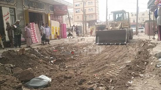 رصف شارعي المستشفى والسوق بردفان 