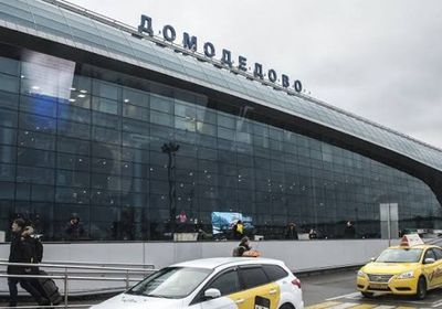 راكبة تهدد بتفجير نفسها في طائرة بمطار في موسكو