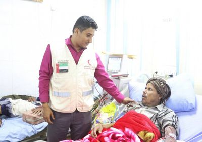 الهلال الإماراتي: 9 أطنان مساعدات لمركز غسيل الكلى بشبوة