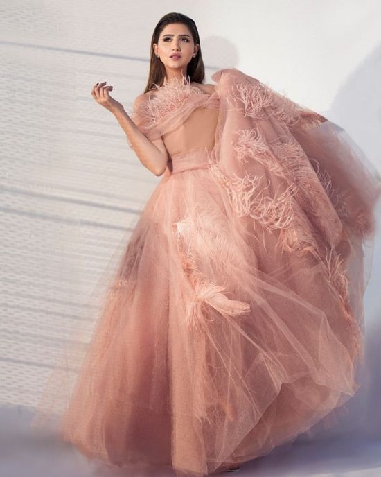 مي عمر أنيقة في أحدث جلسة تصوير (صور)