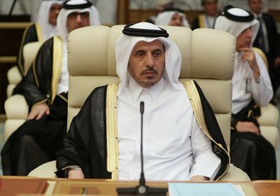 سياسي سعودي يكشف سر الإطاحة برئيس وزراء قطر السابق