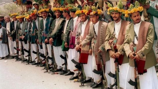 مليشيا الحوثي تُنظم عرسا جماعيا وتشترط على المستفيدين القتال معها