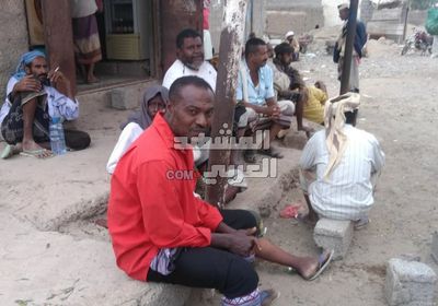 مستفيدو "منح الغذاء العالمي" يشكون معاناة صرف المساعدات بلحج