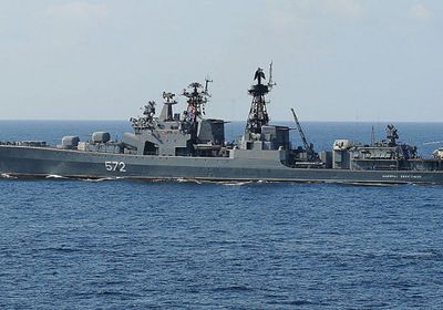 سفينة حربية يابانية تبحر تجاه خليج عمان