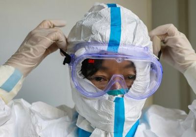 الاتحاد الأوروبي يرسل 12 طن ملابس واقية إلى الصين