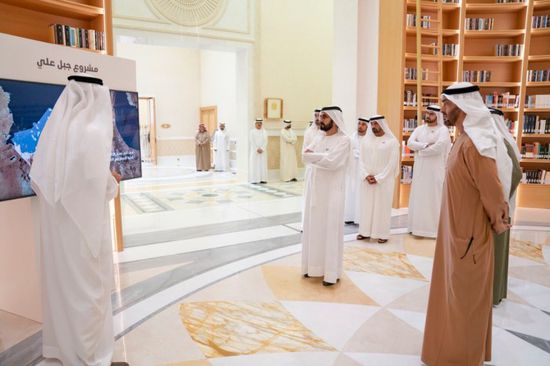 بالصور.. حاكم دبي ومحمد بن زايد يشهدان توقيع اتفاقية بين شركتي أدنوك ودوساب