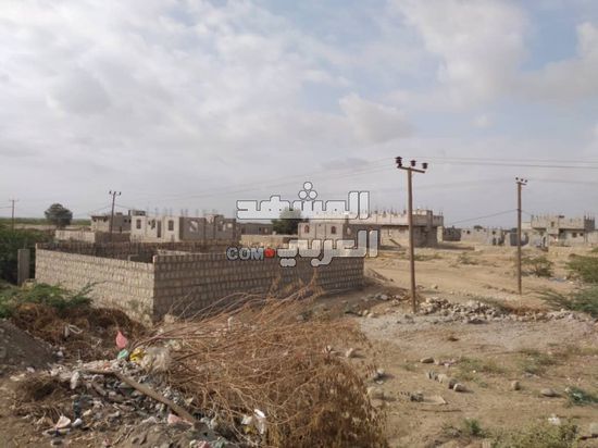 البناء العشوائي.. كتل خرسانية تدمر مظهر أبين الحضاري   