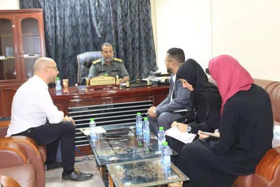 "الصليب الأحمر" يتفقد أوضاع نزلاء سجون المكلا