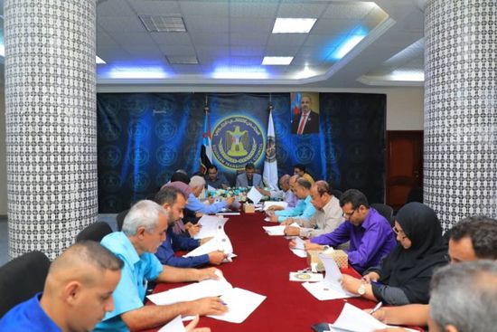 بحثت أزمة شح الوقود.. "أمانة الانتقالي" تطلع على تقارير دوائرها