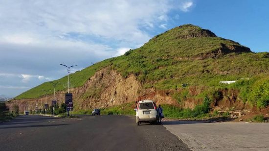 قيادات حوثية تستولي على جبل المحمول في إب  