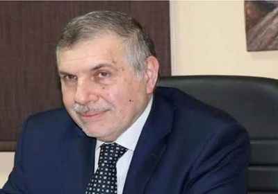 كاتب عراقي يسخر من تصريحات علاوي (تفاصيل)