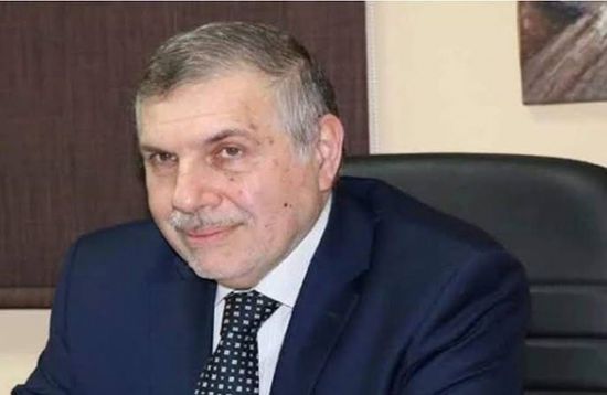 كاتب عراقي يسخر من تصريحات علاوي (تفاصيل)