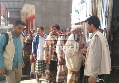 خلال زيارة ميدانية..فريق تابع لبرنامج الغذاء العالمي يتابع أوضاع المستفيدين بردفان