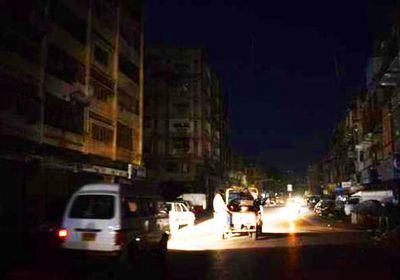 استمرار انقطاع التيار الكهربائي عن العاصمة عدن