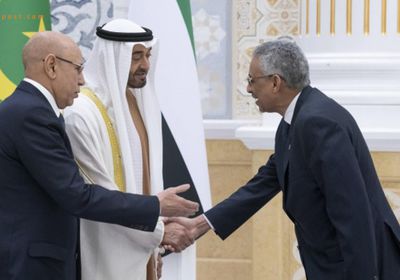 محمد بن راشد يرحّب بالرئيس الموريتاني في قصره