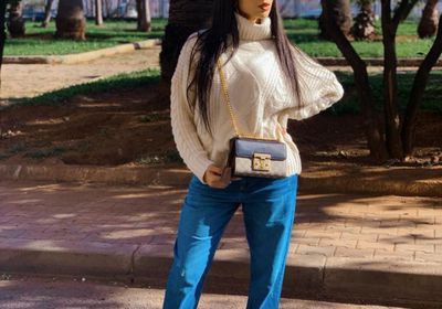 دنيا بطمة تجذب الأنظار بإطلالة شتوية جديدة (صور)