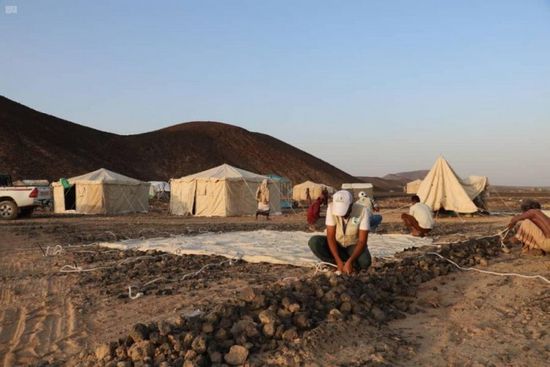 "سلمان للإغاثة" يوزع مساعدات إيوائية في مأرب