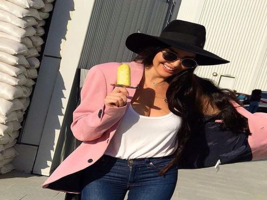 لاميتا فرنجية بإطلالة كاجوال في أحدث جلسة تصوير (صور)