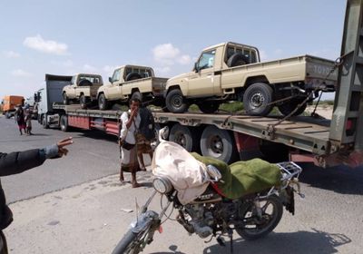 تمهيدًا لدخولها عدن.. آليات عسكرية تابعة للتحالف تصل إلى أحور
