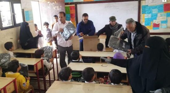 بدعم اليونسيف.. توزيع 3 آلاف حقيبة مدرسية على طلاب مديرية المفلحي بلحج