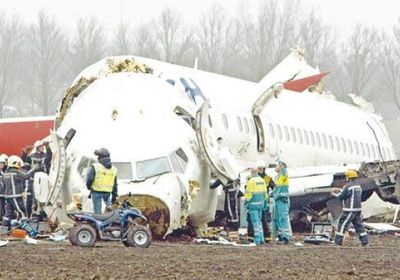 خروج طائرة تركية عن مسار هبوطها وانشطارها لقسمين