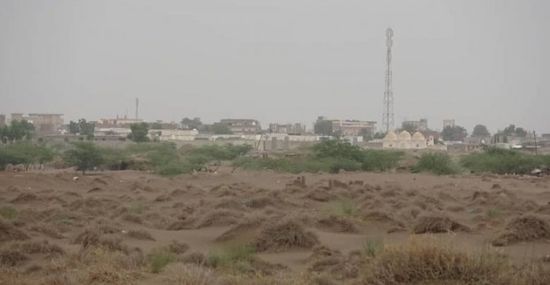 بالأسلحة الثقيلة..مليشيات الحوثي تقصف منازل المواطنين في جنوب الحديدة
