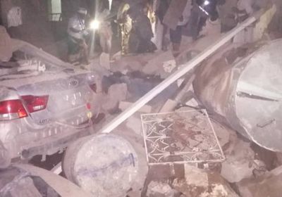 ننشر الصور الأولى لآثار سقوط الصاروخ الحوثي على مأرب