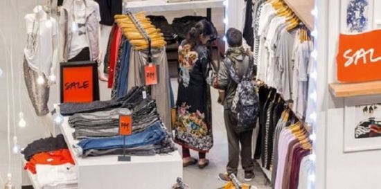 بسبب تفشي كورونا.. توقعات بتراجع قطاع الملابس والأزياء عالمياً