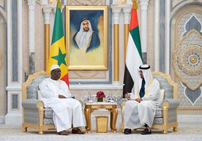 بالصور.. بن زايد يستقبل رئيس السنغال