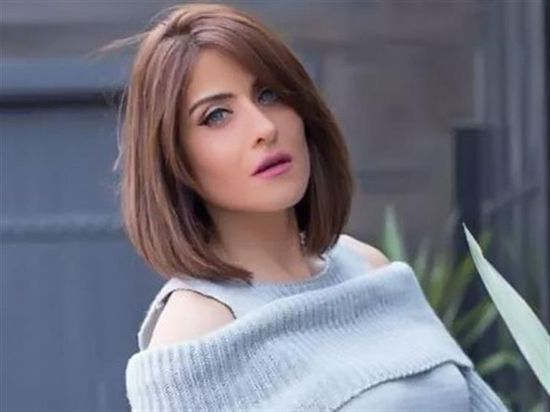 هيدي كرم تنشر صورة جديدة لوالدتها.. وتعلق :جلسة صباحية