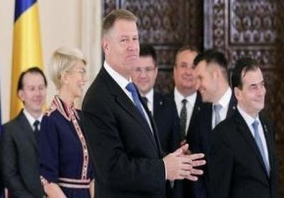 الرئيس الروماني يقترح اسم رئيس وزراء مسحوب منه الثقة في البرلمان