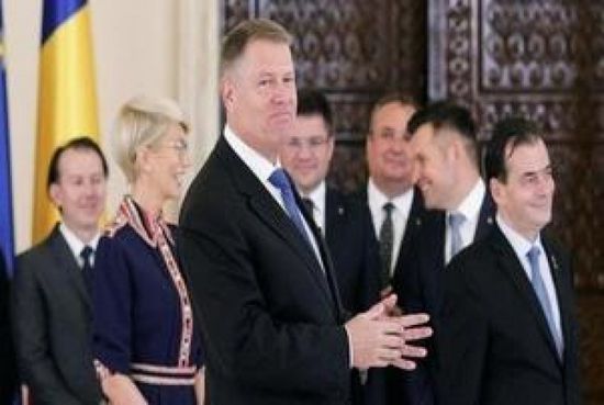 الرئيس الروماني يقترح اسم رئيس وزراء مسحوب منه الثقة في البرلمان